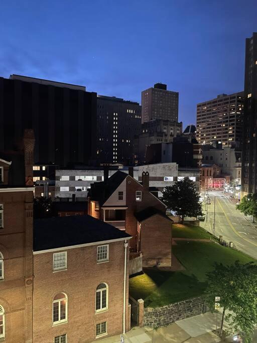 Cozy, High Rise, Large Studio Facing Downtown . Apartamento Baltimore Exterior foto