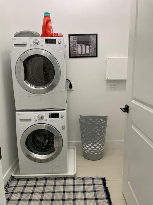 Cozy, High Rise, Large Studio Facing Downtown . Apartamento Baltimore Exterior foto
